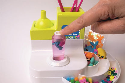 Clementoni Idea 18860 Markeerstiften voor in de werkplaats met meer dan 50 accessoires, creatief speelgoed, knutselset, gepersonaliseerde pen, cadeauset voor kinderen vanaf 6 jaar