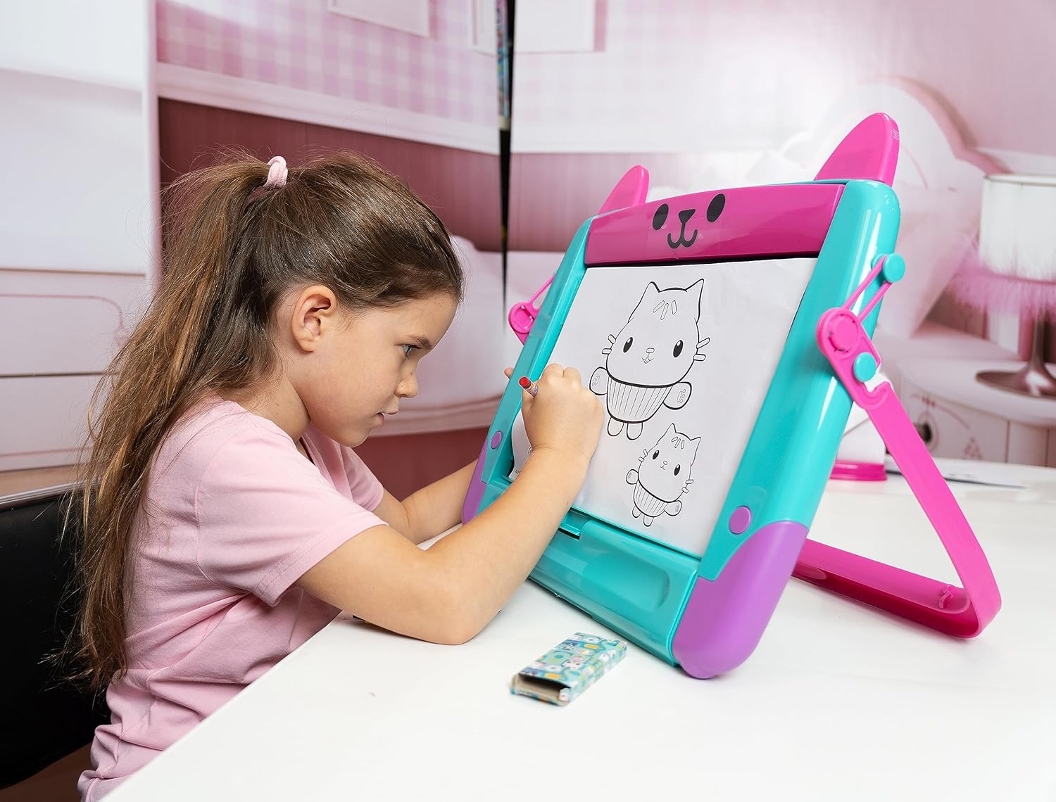 Diamant -Toys , Ltd Gabby's Dollhouse - Art Easel