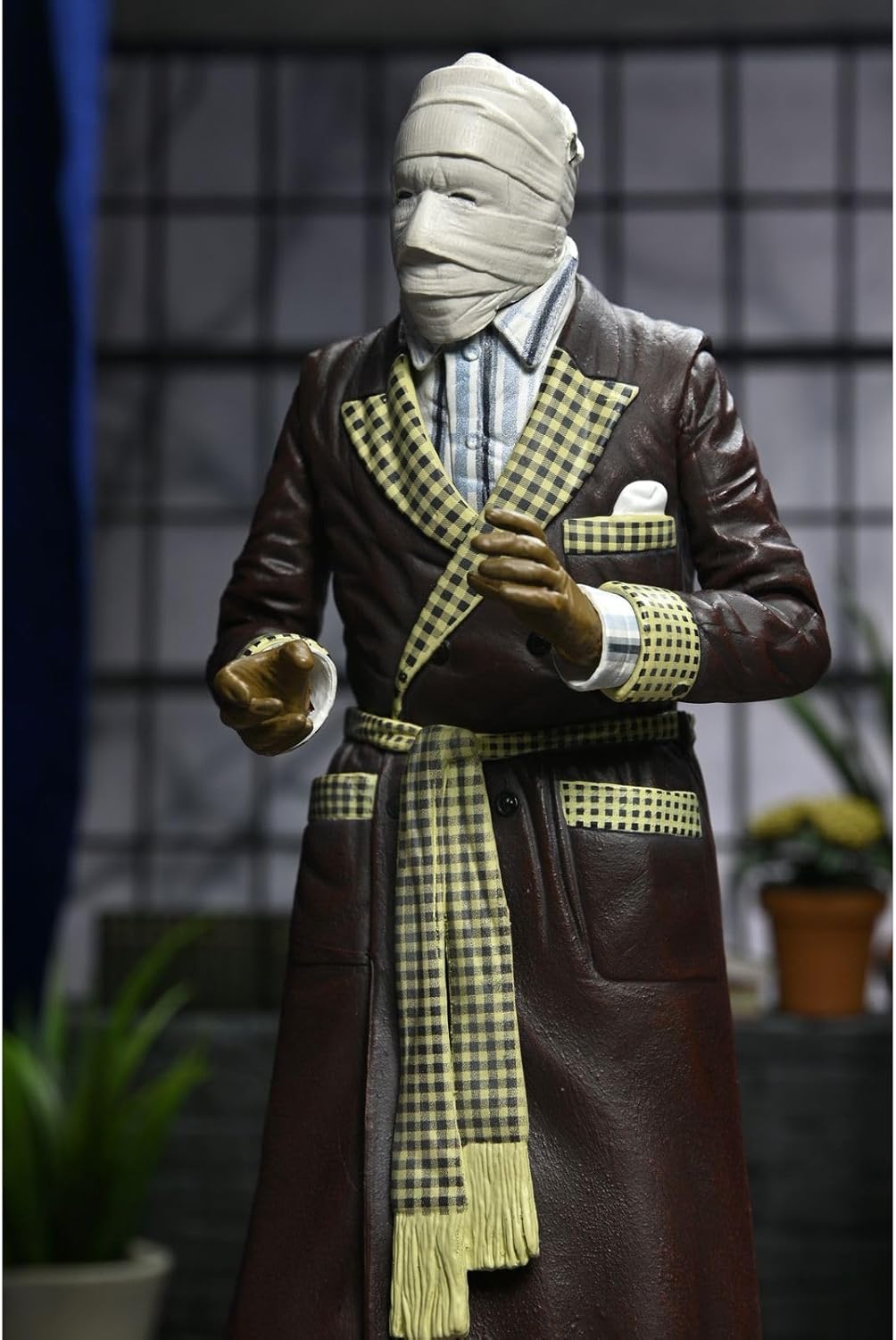 NECA Invisible Man in Bathrobe Action Figure 18 cm