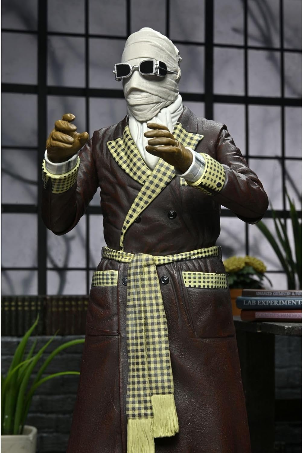 NECA Invisible Man in Bathrobe Action Figure 18 cm