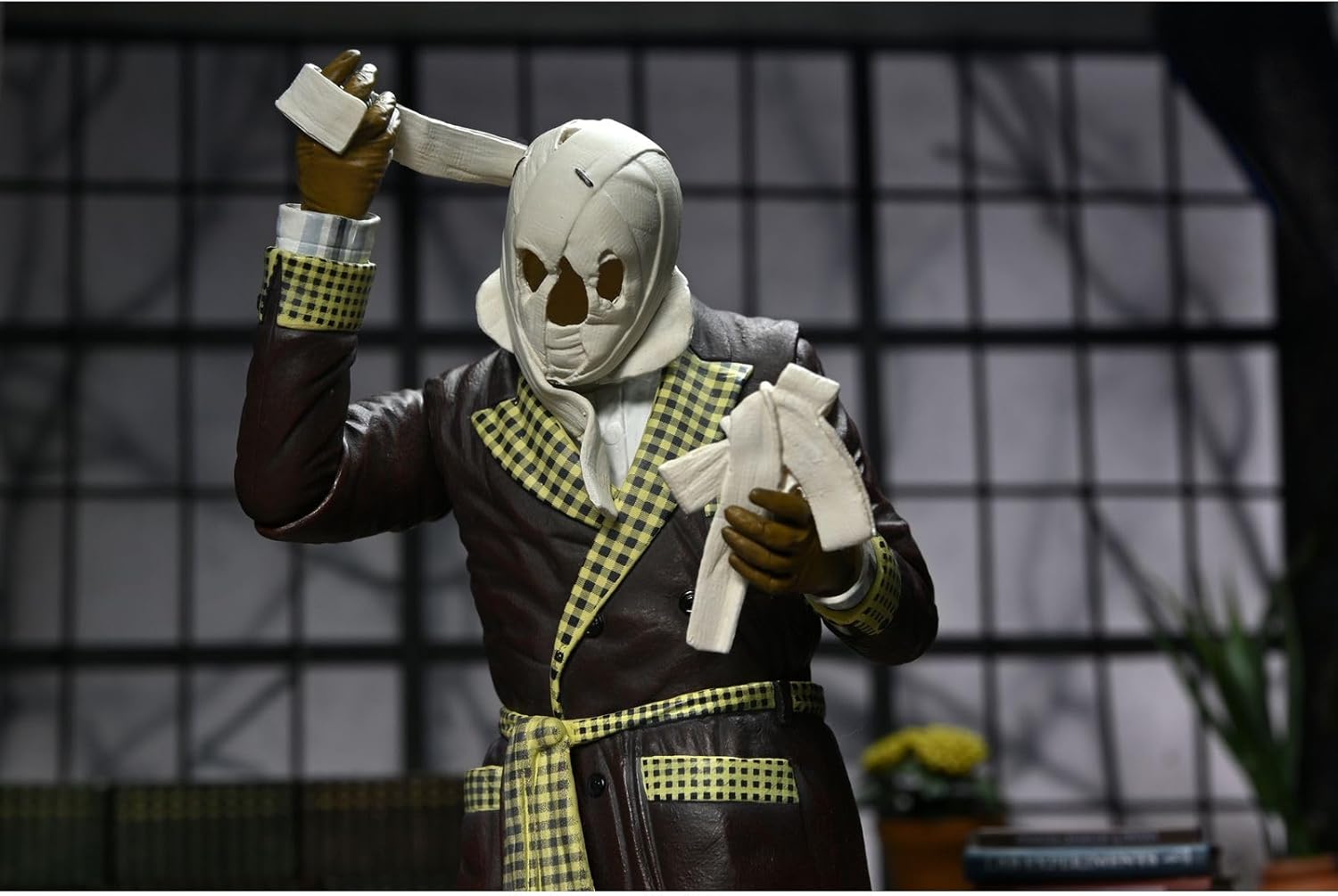 NECA Invisible Man in Bathrobe Action Figure 18 cm