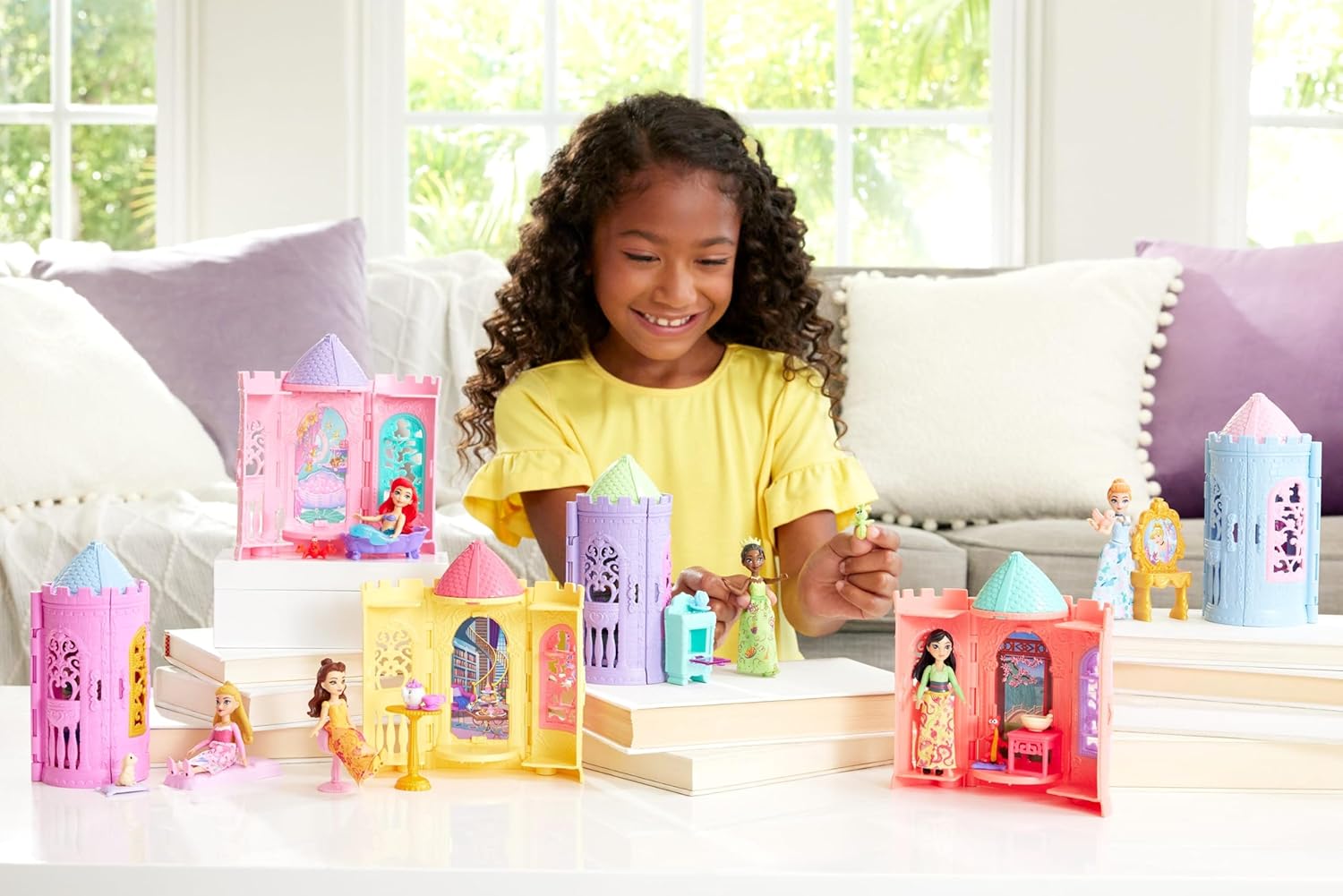 Mattel Disney Princess Tower Surprise - Muñecas pequeñas y Accesorios, Juegos apilables con 4 sorpresas y Amigo de Disney Movies (los Estilos Pueden Variar