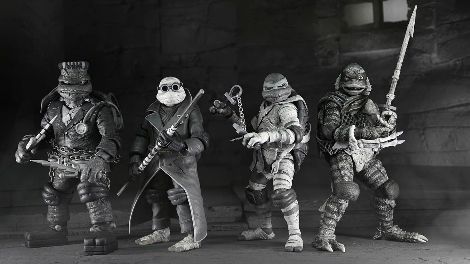 NECA - Monstruos universales/Tortugas Ninja Mutantes Adolescentes - Figura de acción a escala de 7 pulgadas - Paquete de 4 tortugas en blanco y negro