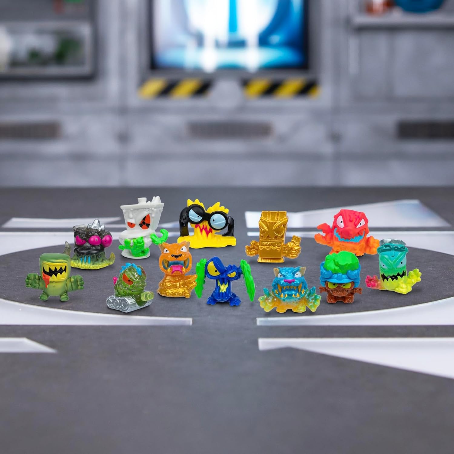 MRBEAST LAB Swarms Atomic Series - Paquete de 12 - Python Panther, añade Agua, agita el Tubo de ensayo y Revela 2 de 12, 1 Pulgada (2.5 cm) MrBeast Swarms Collectible Micro Beasts. Más de 85 para