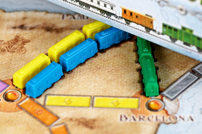 Asmodee - Ticket to Ride Europa , Gioco da Tavolo Avventura Ferroviaria, Divertimento per Famiglie e Giocatori Esperti, Costruisci Reti Ferroviarie - 2-5 Giocatori, 8+ Anni, Edizione in Italiano