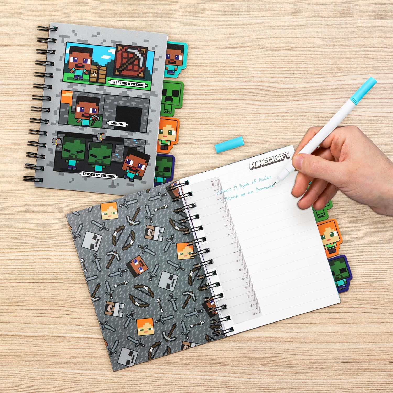 Paladone Minecraft Notebook Schreibwaren-Set für Jungen, offiziell lizenzierter A5 Spiral-gebundener Planer mit 4 Trennwänden und Lineal, Back to School Supplies