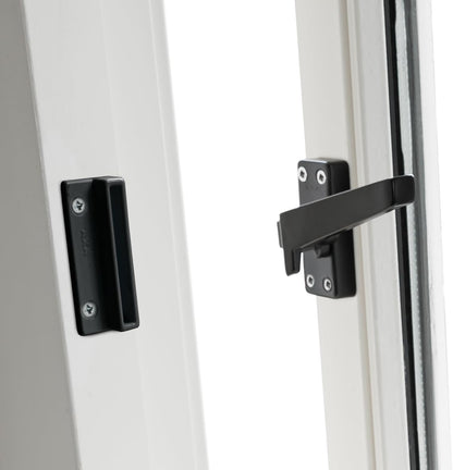 Axa Raamsluiting (Model 3308) Zwart Geslepen: Afsluitbaar Met Drukknop, Rechts Naar Buiten Draaiend.