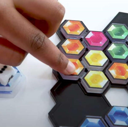 The Happy Puzzle Company – The Genius Gems – ideeënregen, strategiespel en behendigheidsopbouw – 8 jaar + – 1 of 2 spelers – meertalig – SGHP 003