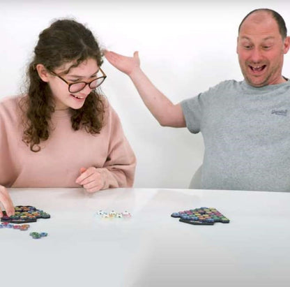 The Happy Puzzle Company – The Genius Gems – ideeënregen, strategiespel en behendigheidsopbouw – 8 jaar + – 1 of 2 spelers – meertalig – SGHP 003