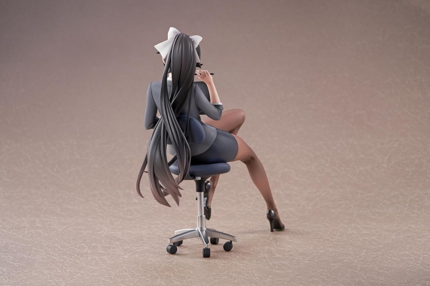 Azur Lane Pvc Statue 1/6 Takao Ofiice Lady Ver. 18 Cm