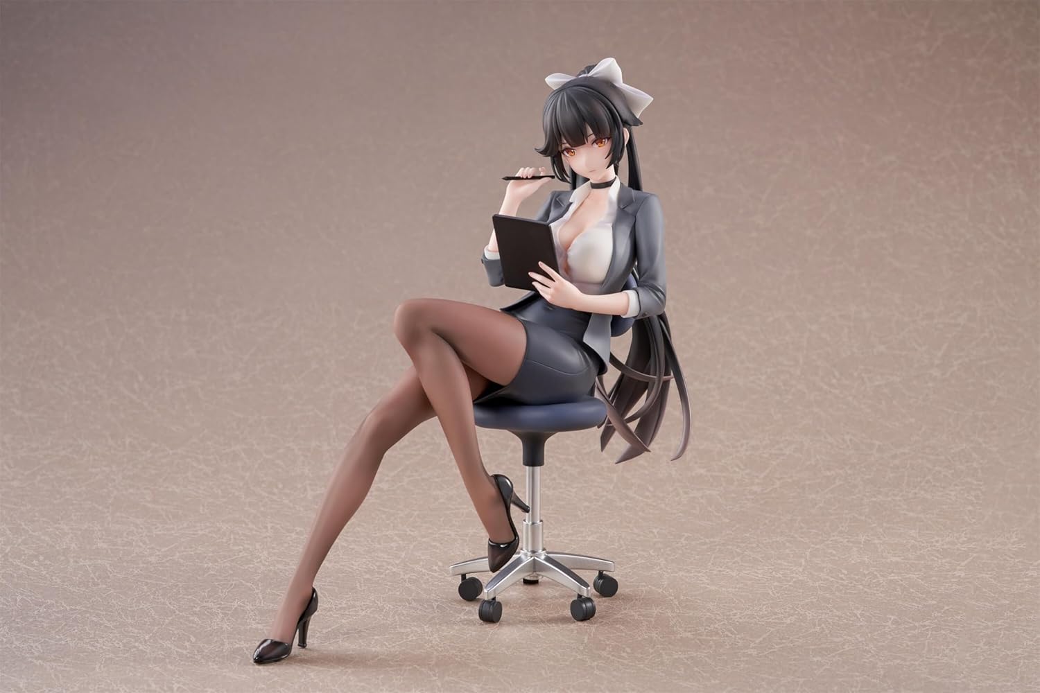 Azur Lane Pvc Statue 1/6 Takao Ofiice Lady Ver. 18 Cm