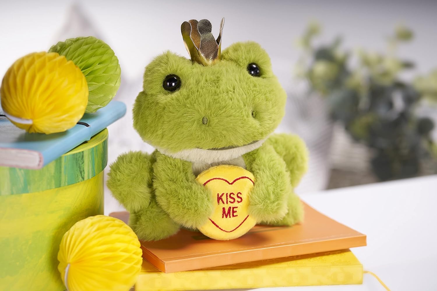 Posh Paws Swizzels Love Hearts Freddie the Frog, ‘Kiss Me’ 18cm (7-inches) Soft Toy