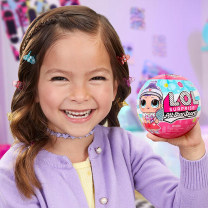 L.O.L. Surprise! All-Star Sports Vault Collection Tots - Comprend 1 Poupée, Emballage Opaque, 12 Poupées à Collectionner, 8 Accessoires à Déballer, Cadeau Pour les Enfants de 4 Ans et +