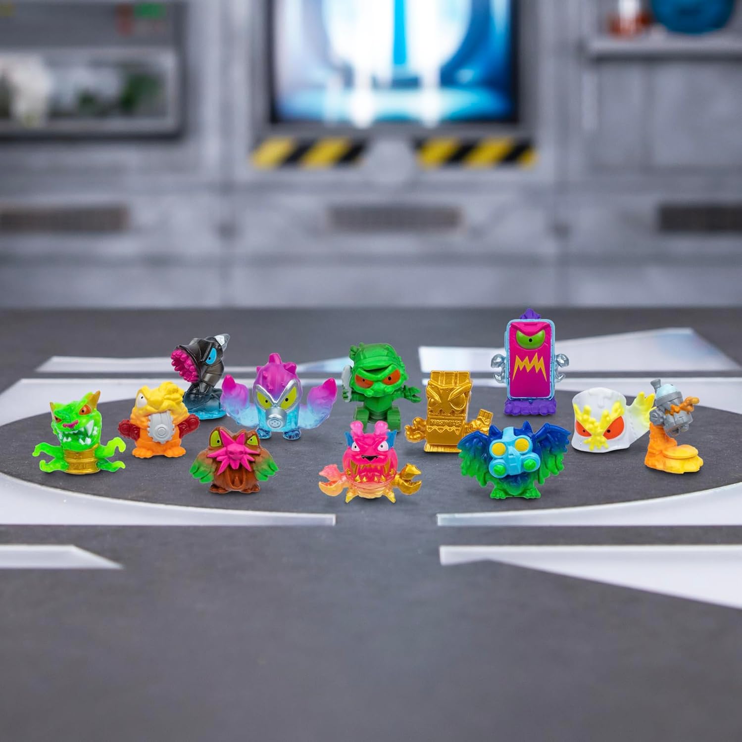 MrBeast Lab Swarms Atomic Series 12 Pack – Crab Cat, Orange