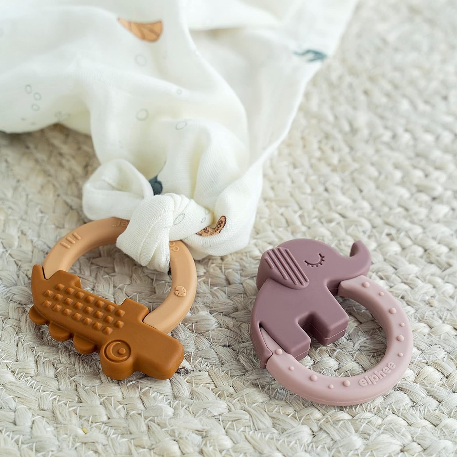 Done by Deer Bijtringen Deer Friends Mustard en Poederroze (2 stuks