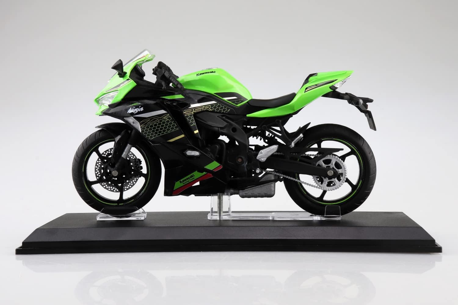 GOOD SMILE COMPANY Kawasaki Ninja zx-25r Lime Green x Ebony Ver. Fig. 16,5 cm Yamaha 1/12 Scale