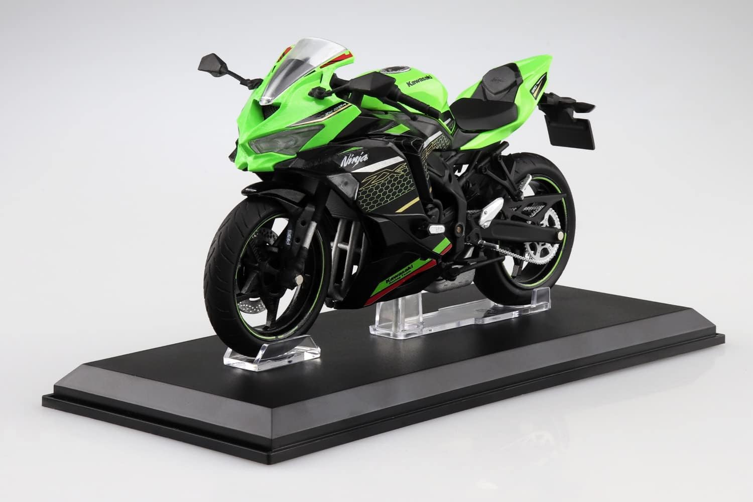 GOOD SMILE COMPANY Kawasaki Ninja zx-25r Lime Green x Ebony Ver. Fig. 16,5 cm Yamaha 1/12 Scale