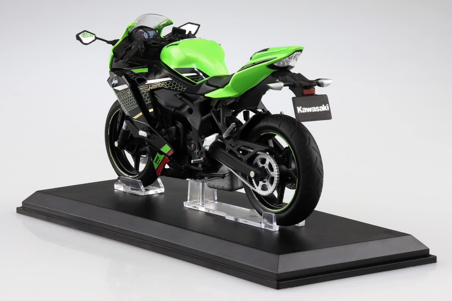 GOOD SMILE COMPANY Kawasaki Ninja zx-25r Lime Green x Ebony Ver. Fig. 16,5 cm Yamaha 1/12 Scale