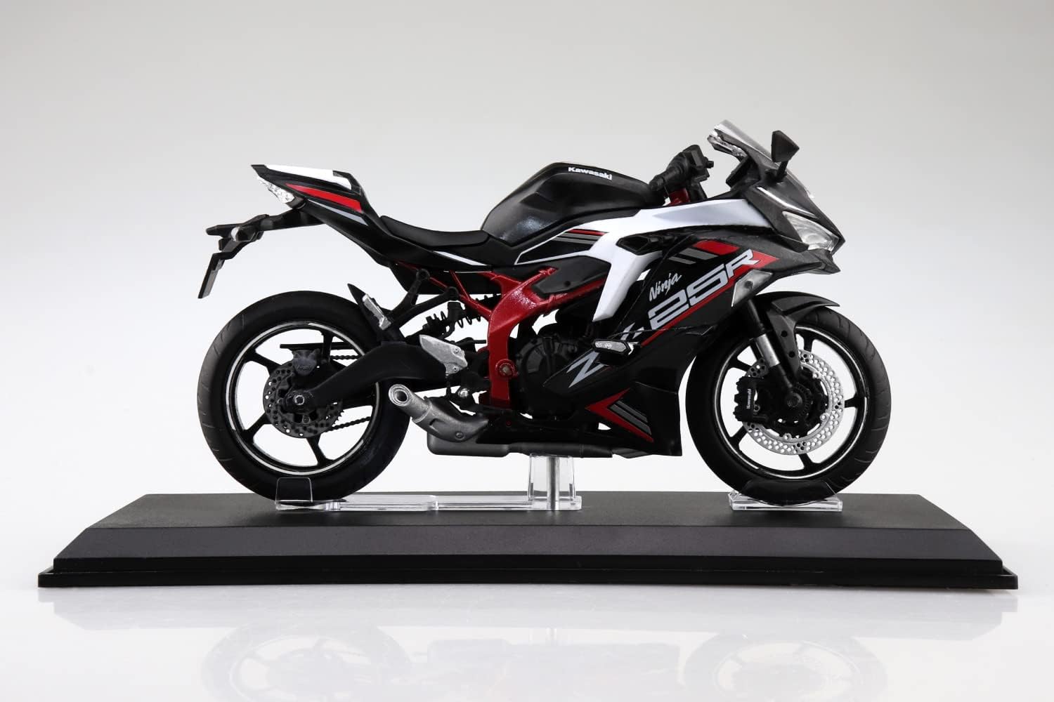 Aoshima Kawasaki Ninja ZX-25R (Black x Pearl Flat) 1:12 Scala Diecast Bike