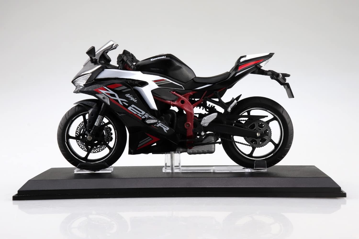 Aoshima Kawasaki Ninja ZX-25R (Black x Pearl Flat) 1:12 Scala Diecast Bike