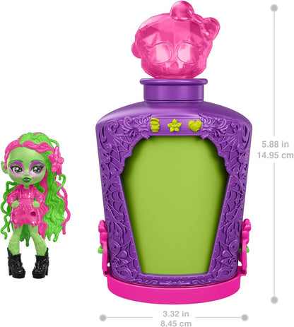 Monster High Toverdranken Minipoppen en Accessoires, Figuren van ongeveer 5 cm lang als verrassing, in fles om neer te zetten met wateronthulling en bedeltjes (personages kunnen variëren), HYB10