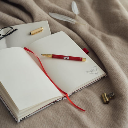 Grupo Erik Notizbuch mit Stift Harry Potter Hedwig Notizbuch A5 Weiß - Notizbuch Klein - Reisetagebuch zum selberschreiben Bullet Journal Dotted A5 Tagebuch Mädchen und Jungen Harry Potter Merch