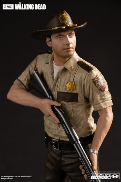 McFarlane Toys - The Walking Dead Rick Grimes 1:8 Scale Posed Figure
