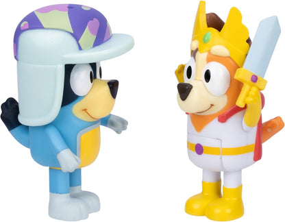 Bluey Figuur 2-Pack - Sprookjespakket, 6,35 cm figuren van chili in haar She-Ra-kostuum en bandiet met zijn hoed, recreëren favoriete momenten uit de aflevering - sprookje