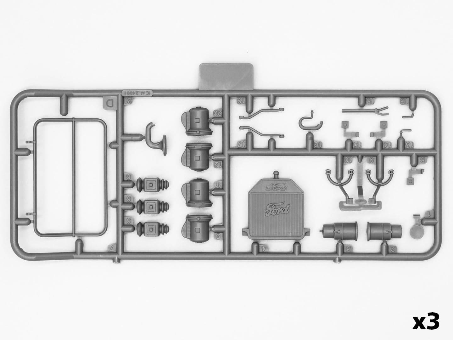 ICM DS2402 1/24 Ford Tin Lizzie 3-Piece Set Plastic Model (Automotive)
