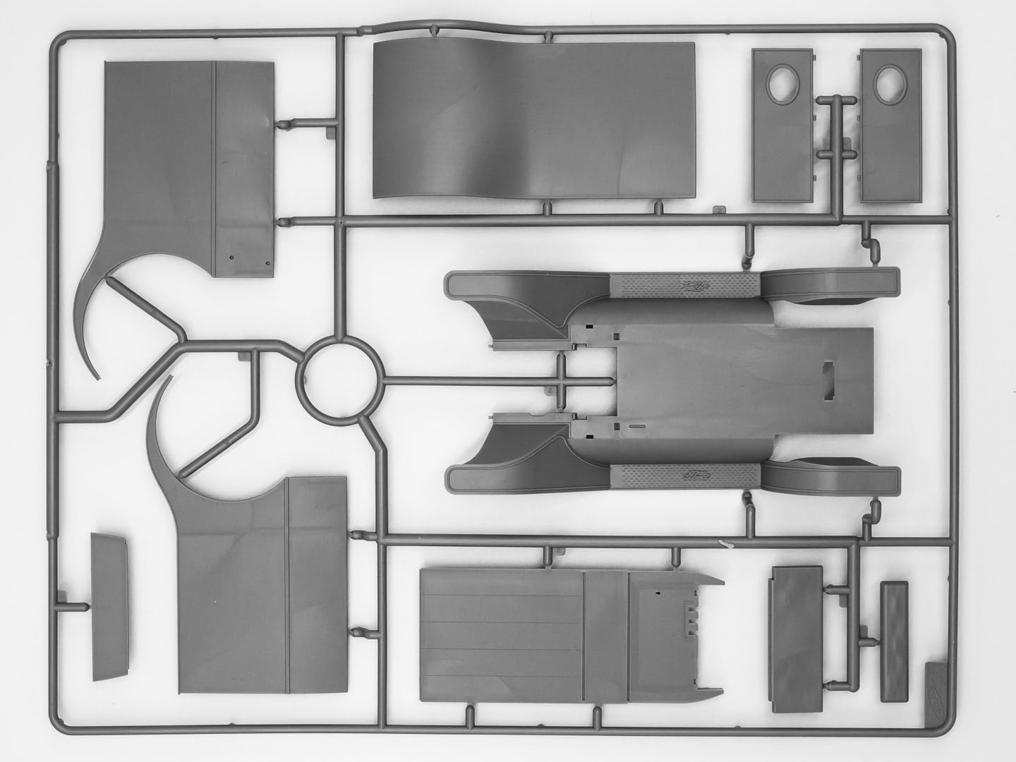 ICM DS2402 1/24 Ford Tin Lizzie 3-Piece Set Plastic Model (Automotive)