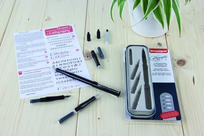Bruynzeel Set Calligrafia Basic | Calligrafia per Principianti | Set di Penne Stilografiche con 4 Pennini, 3 Cartucce d'Inchiostro Nero e Convertitore d'Inchiostro + Istruzioni
