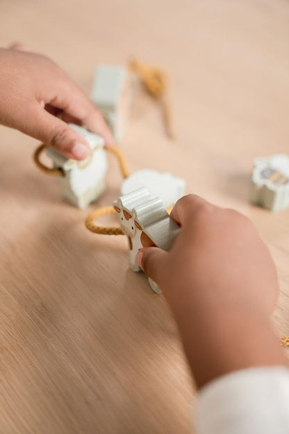 Little Dutch Little Farm 125612 - Gioco a filo in legno