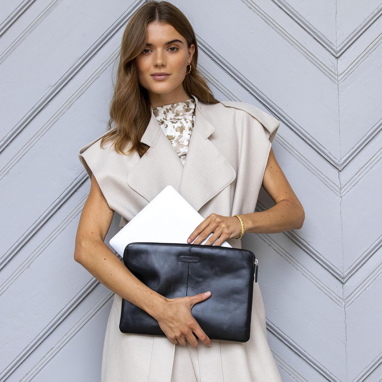 dbramante1928 - Skagen Pro+ Laptop Sleeve - Compatible with Macbook Pro 14 Inch PC - Made From Sustainably Sourced Full Grain Leather - Protective Computer Sleeve - Black - (2nd Gen