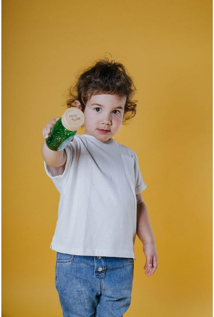 Petit Boum - Bottiglia Sensoriale Float di Colore Verde | Un Microcosmo in ogni Bottiglia | Scopri, Ascolta ed Impara | Stimolazione Sensoriale | Bottiglie Sensoriali per Bambini