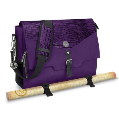 Player's Essentials DnD-Tasche, Sammleredition - Umhängetasche aus Drachenhaut für 2–4 Bücher, Ordner, Würfel und Zubehör, mit 17-Zoll-Laptop-Steckplatz, Battlemap-Riemen (Drachen Lila