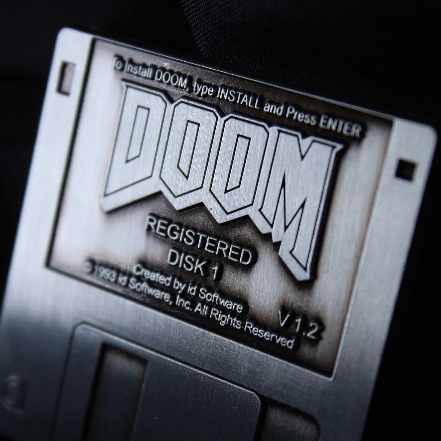 DOOM Floppy Disk Limited Edition Pin Badge, 45 x 45mm, Metall Gummi