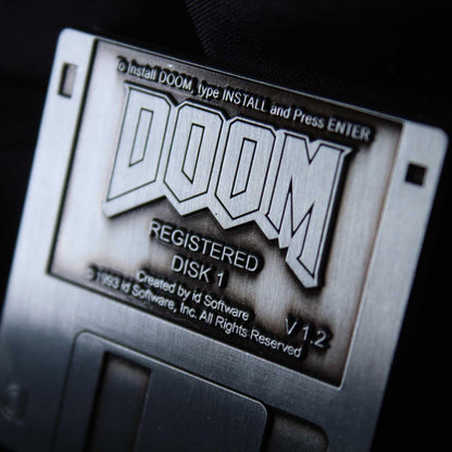 DOOM Floppy Disk Limited Edition Pin Badge, 45 x 45mm, Metall Gummi