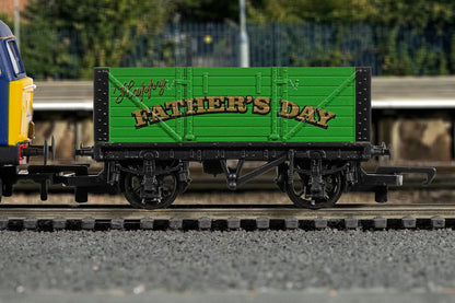 Hornby R60284 2025 Fathers Day Wagon Freight Wagons