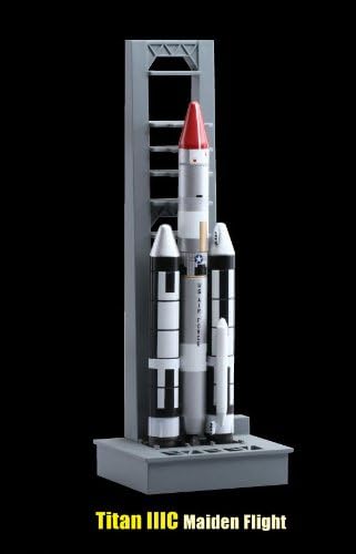 Dragon Models Titan III raketten met lanceerpads ruimteraketten, set van 3, schaal 1:400