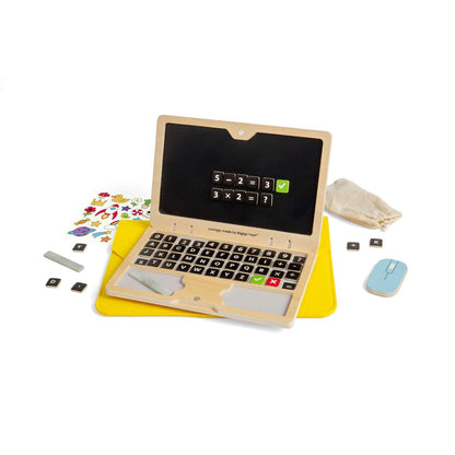 Bigjigs Toys Tech Set - 95 piezas de juguete de madera para laptop con pantalla de pizarra, juegos de simulación y accesorios para niños pequeños y niños, actividad de aprendizaje preescolar, regalos