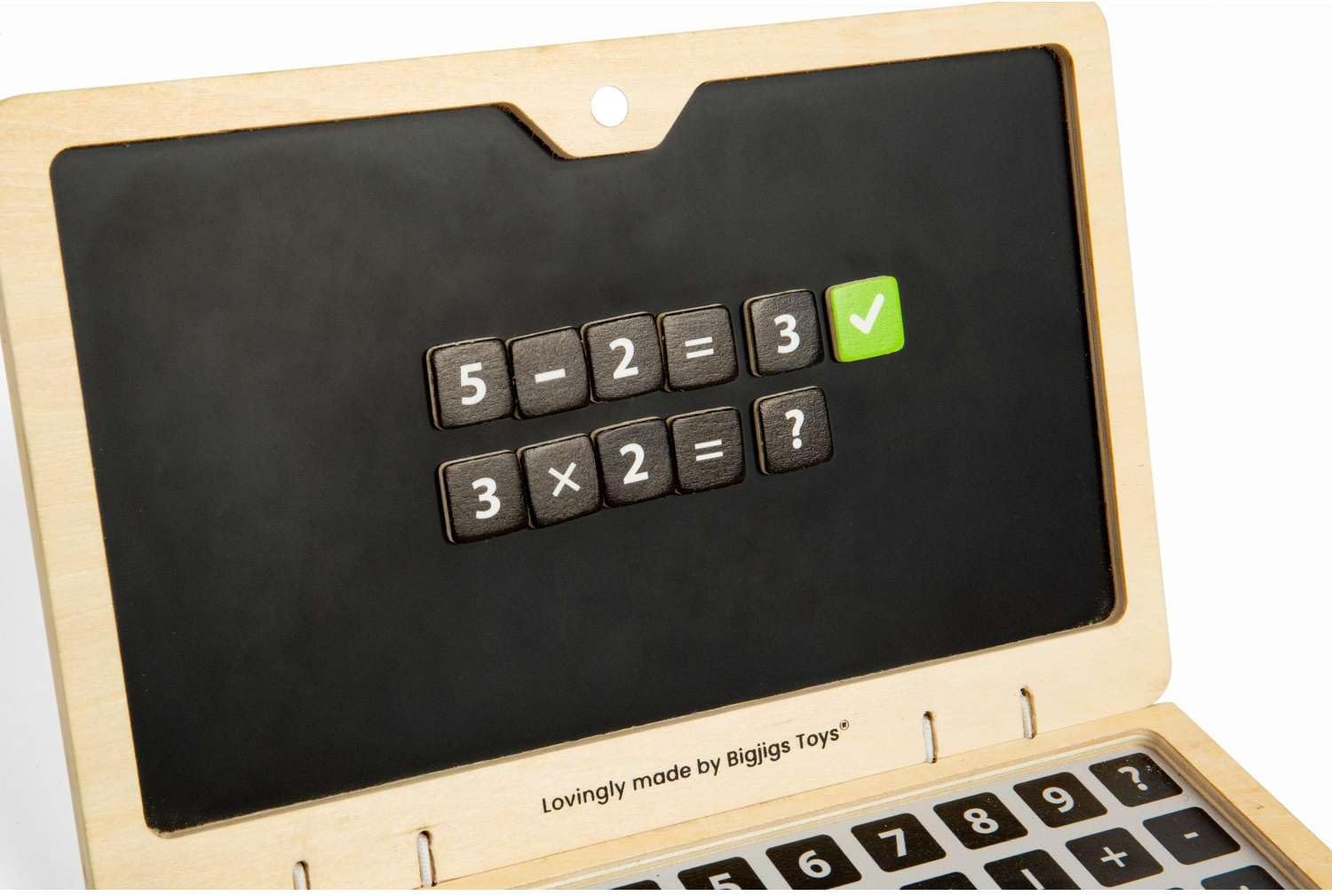 Bigjigs Toys Tech Set - 95 piezas de juguete de madera para laptop con pantalla de pizarra, juegos de simulación y accesorios para niños pequeños y niños, actividad de aprendizaje preescolar, regalos