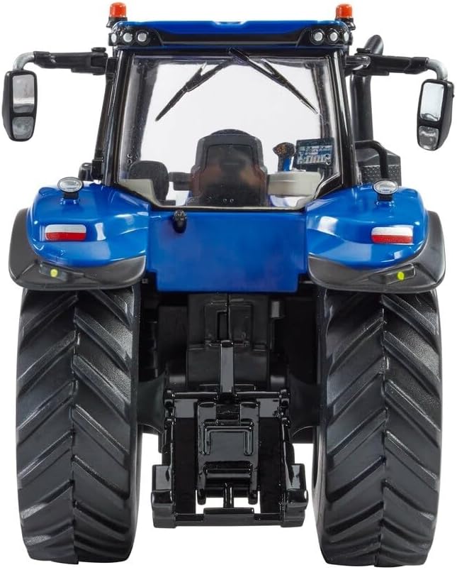 Britains New Holland T8.435 Genesis 43339, Collectable Tractor Accessory, Compatible with 1:32 Scale Farm Animals and Toys, Suitable For Collectors And Kids - 3 Years And Up, Multicolor New Holland T8