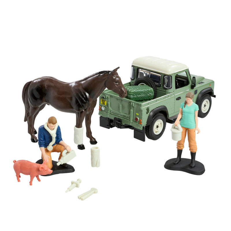 Britains Land Rover Vet Playset - 24 pieces Including 1:32 Scale Toy Land Rover, Vet and Farm Animal Figures, and Veterinary Tools - Suitable for Ages 3+ Years