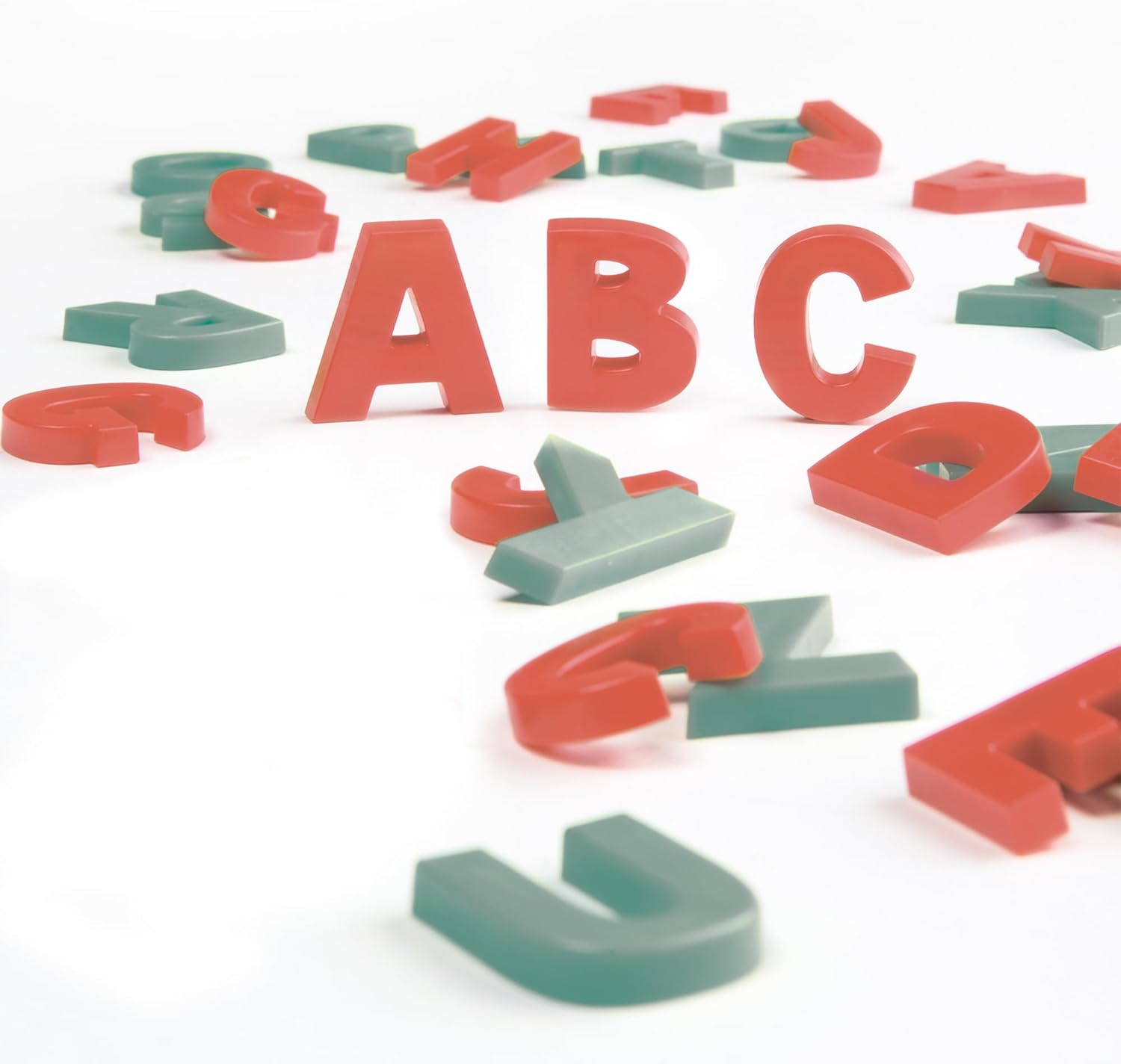 Smoby, Set 48 Letras Mayúsculas Magnéticas, Aprender a Deletrear, optimo para Pizarras Magnéticas Smoby, Niños Niñas A Partir de 3 años, 7600430107