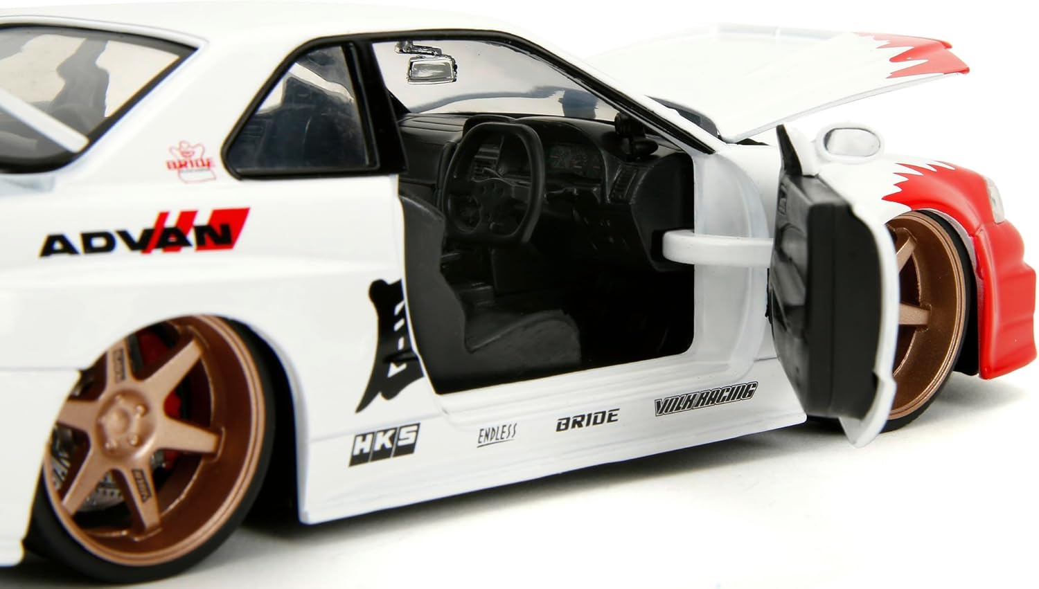 Jada -Coche Nissan Skyline GT-R 2022 con Figura del carismático Personaje de Street Fighter II, Ryu de 7cm para Fans y niños Mayores de 8 años. Escala 1:24 (253255071