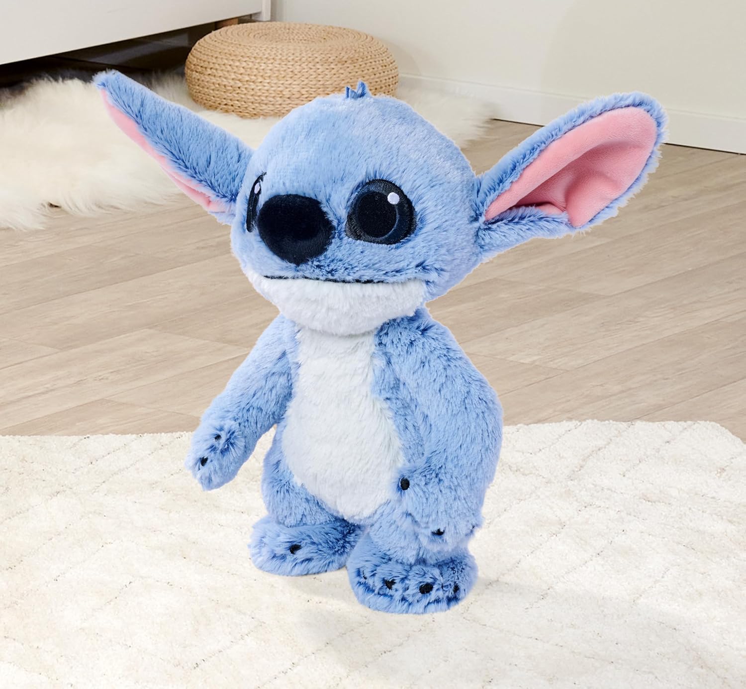 Simba Official Movie Stitch crash lands, standing 25cm a plush to snuggle, play, collect. Soft, cuddly, cute little friend