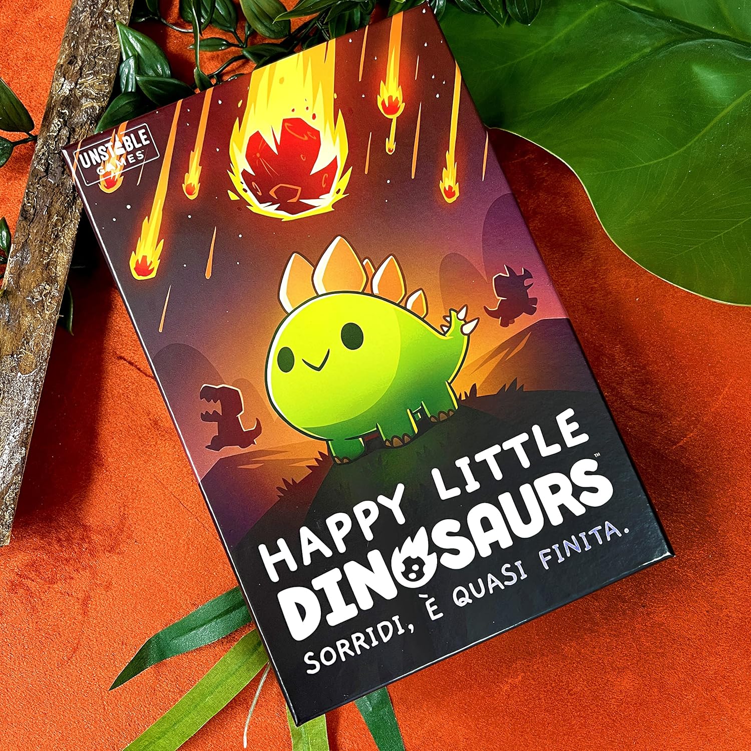 Asmodee - Happy Little Dinosaurs, Gioco da Tavolo, 2-4 Giocatori, 8+ Anni, Edizione In Italiano & Happy Little Dinosaurs: Espansione 5-6 Giocatori - Espansione Gioco da Tavolo, 2-6 Giocatori, 8+ Anni
