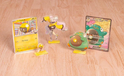 Pokémon TCG: Iono's Bellibolt ex Premium Collection (1 Fullart Foil-Promo-Karte, 6 Boosterpacks & Acrylständer