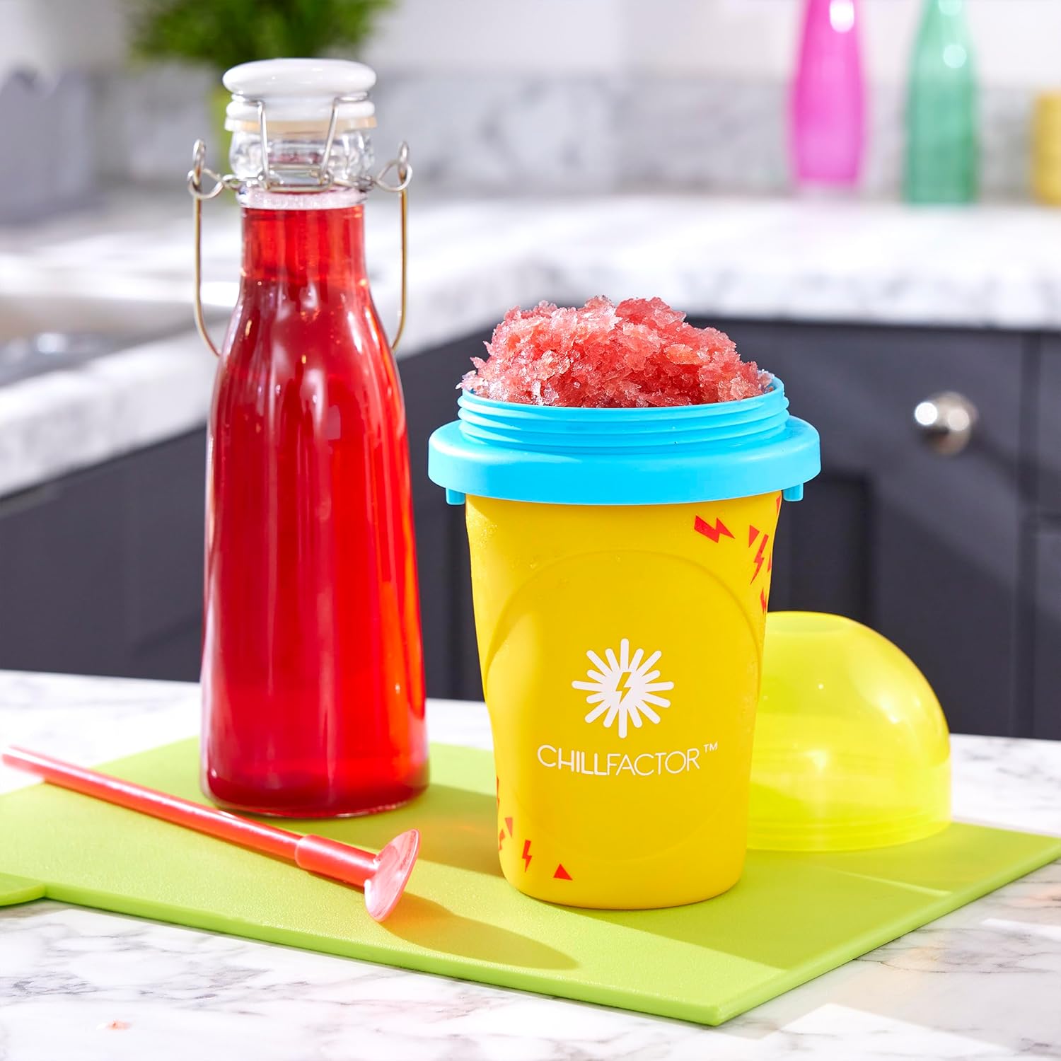 ChillFactor Colour Shock slushy maker Super Sunburst- Herbruikbare slushy maker cup, zelfgemaakte slushies. Knijp beker slushy maker Keuken speelgoed, Oranje