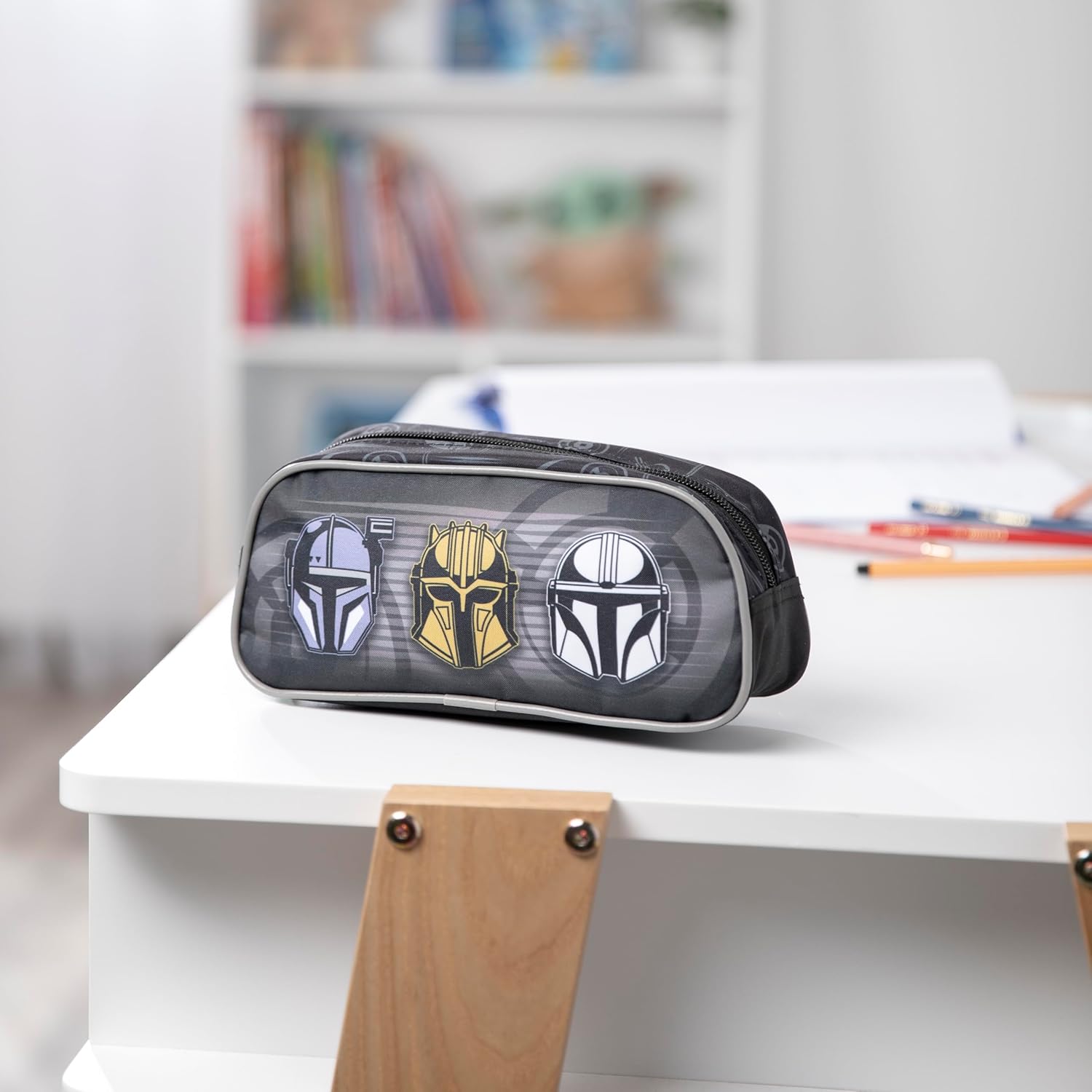 Undercover Star Wars - Estuche escolar para niños, 22,5 x 9 x 9 cm, 50 g, multicolor, Star Wars